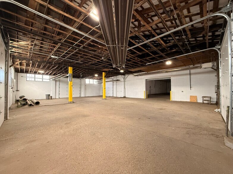 More Photos Of 135 Kensington Ave, Zanesville Warehouse For Lease
