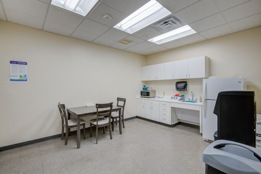 More Photos Of 4300-4302 Fairmont Pky, Pasadena Unknown For Lease