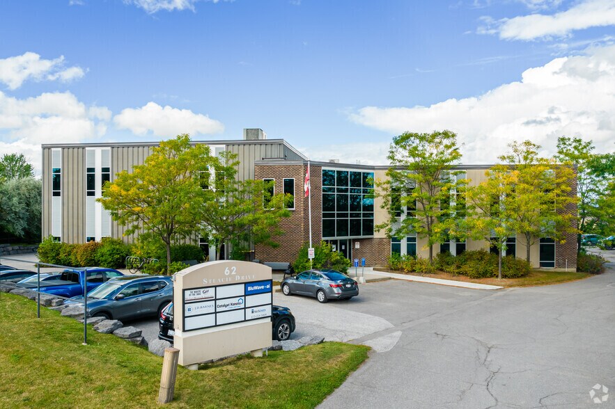 More Photos Of 62 Steacie Dr, Ottawa Office For Lease