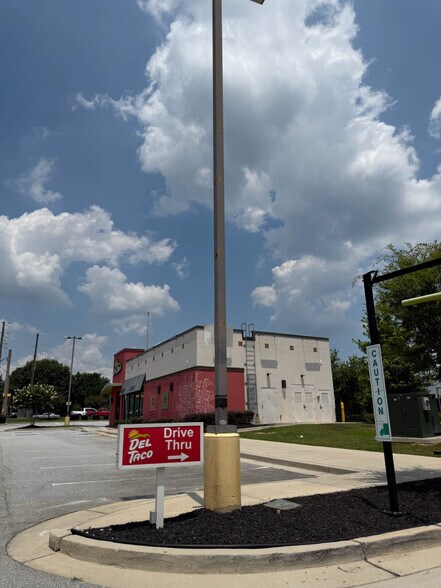 More Photos Of 109 Banks Rd, Fayetteville Fast Food For Lease