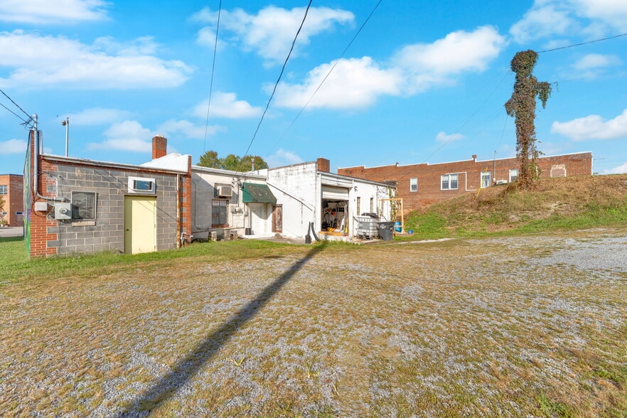 More Photos Of 343 Sullivan St, Kingsport Storefront For Sale