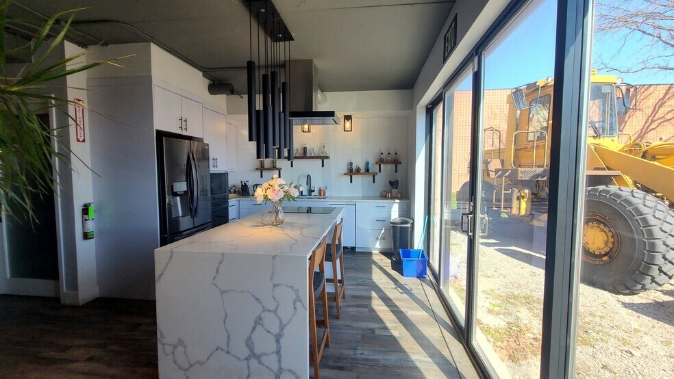 More Photos Of 2045 Astor Crt, Tecumseh Manufacturing For Lease