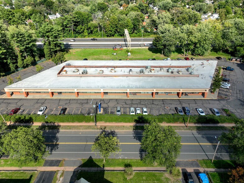 More Photos Of 144 Main St, East Hartford Storefront For Lease