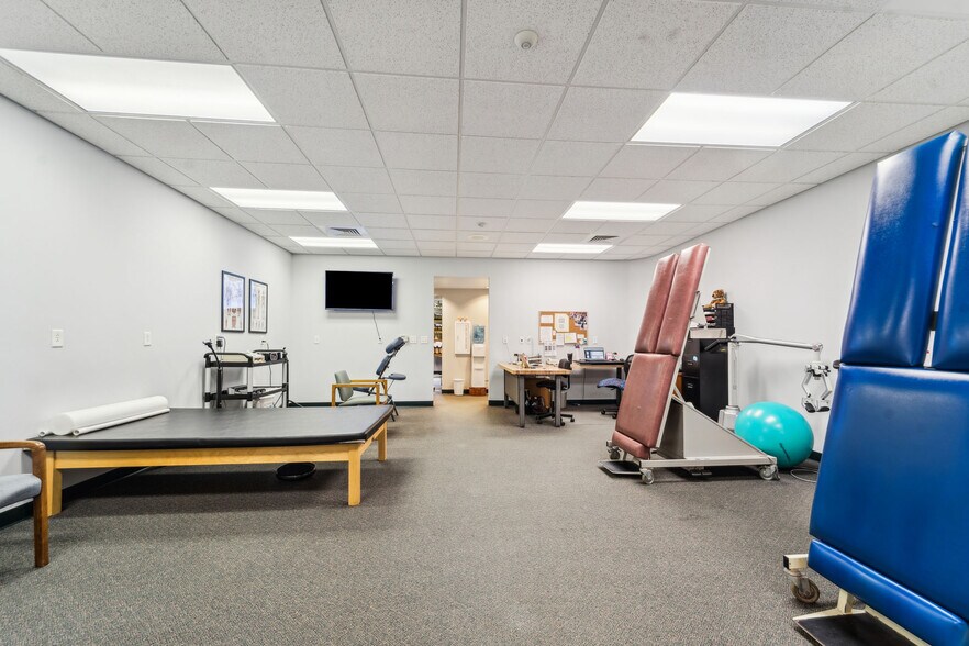 More Photos Of 952 S Park Ave, Fond Du Lac Medical For Sale