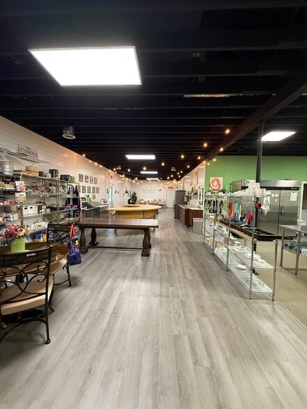 More Photos Of 327 State St E, Murfreesboro Flex For Sale