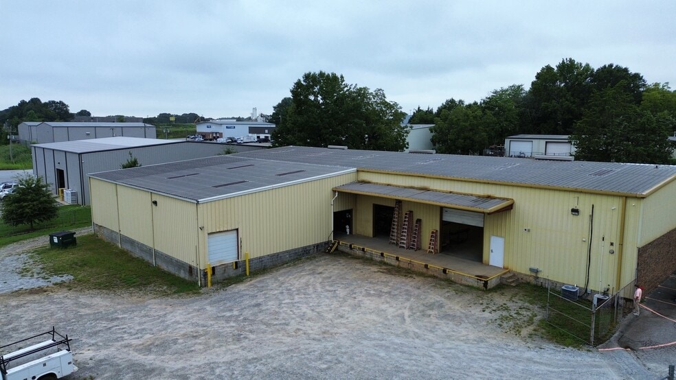 More Photos Of 514 Palmetto Dr, Simpsonville Warehouse For Lease