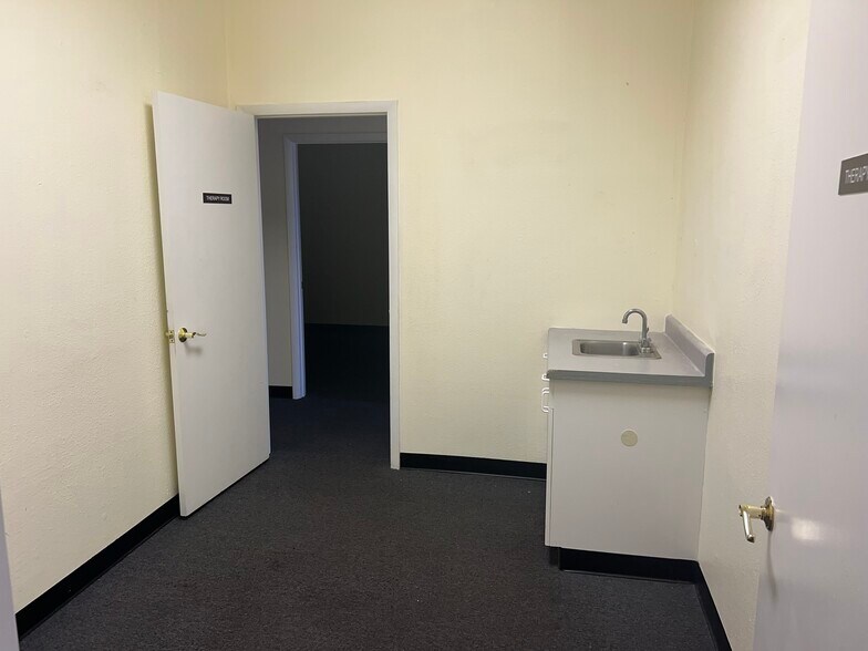 More Photos Of 4740-4780 US Highway 19, New Port Richey Unknown For Lease