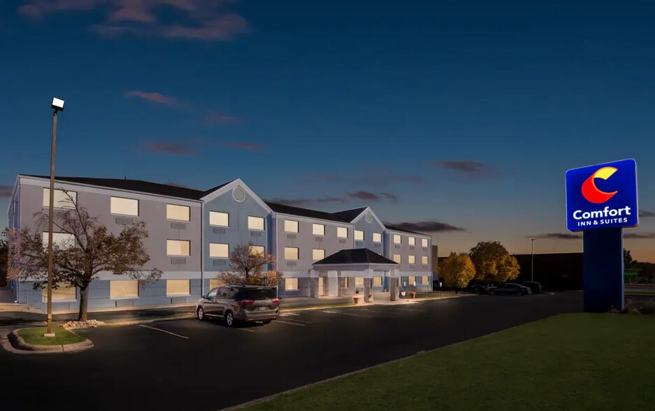 Primary Photo Of 410 5th St SW, Mason City Hotel For Sale