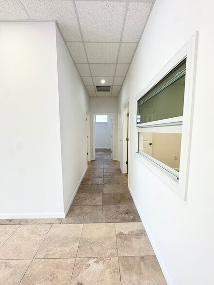 More Photos Of 3160 N 46th Ave, Saint Petersburg Warehouse For Sale