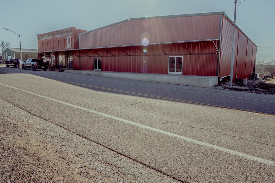 More Photos Of 103 N. Clarady, Wanette Industrial For Sale