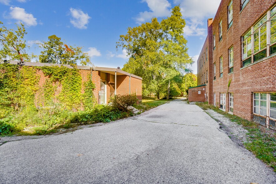 More Photos Of 800 Livermore St, Yellow Springs Research And Development For Sale