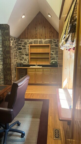 More Photos Of 569 Main St, Monroe Office For Lease