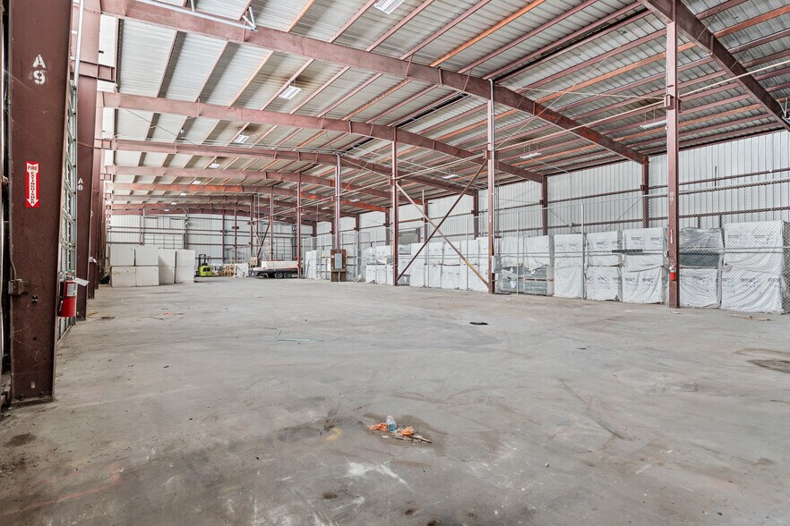 More Photos Of 6754-6758 Northwinds Dr, Houston Warehouse For Lease