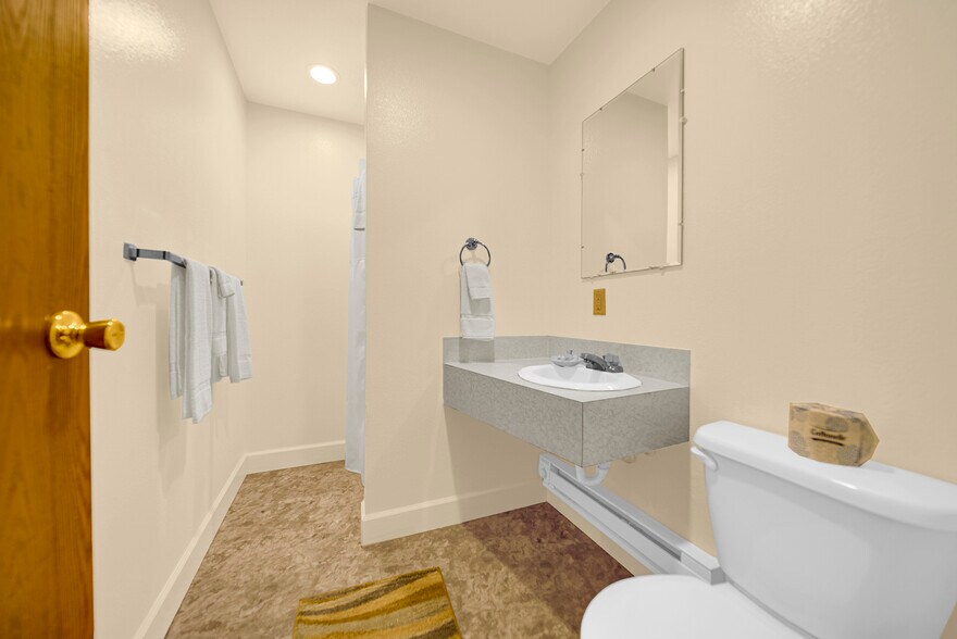 More Photos Of 60 Hickory Ave, Akron Hotel For Sale