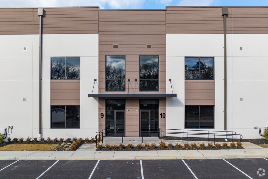 More Photos Of 1863 Lakewood Rd, Toms River Distribution For Lease