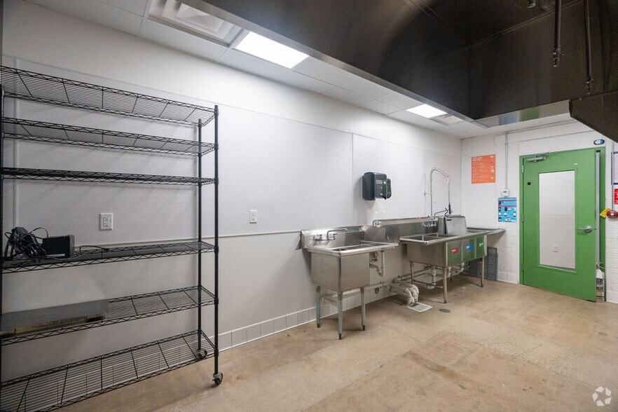 More Photos Of 2171 S Grape St, Denver Restaurant For Lease