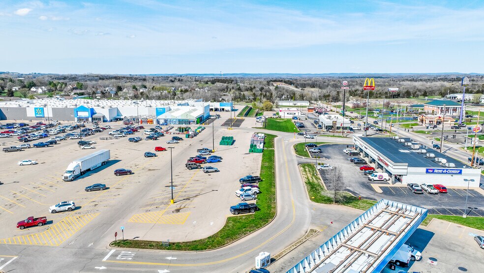 Primary Photo Of 405 N State St, Desloge General Retail For Sale