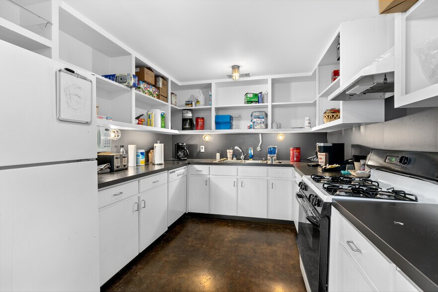 More Photos Of 311-321 Sixth St, San Antonio Office For Sale