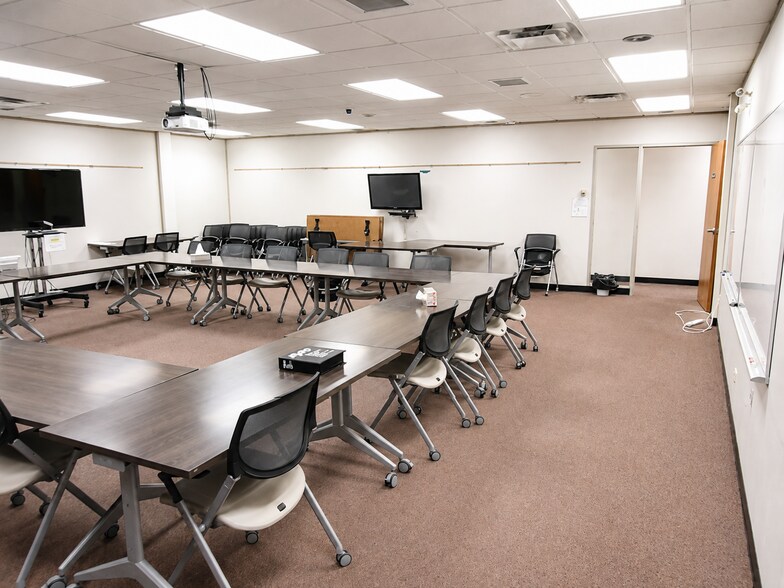 More Photos Of 4826 50 St, Red Deer Office For Sale