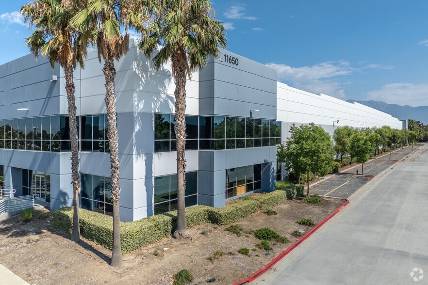 More Photos Of 11650 Venture Dr, Jurupa Valley Distribution For Lease