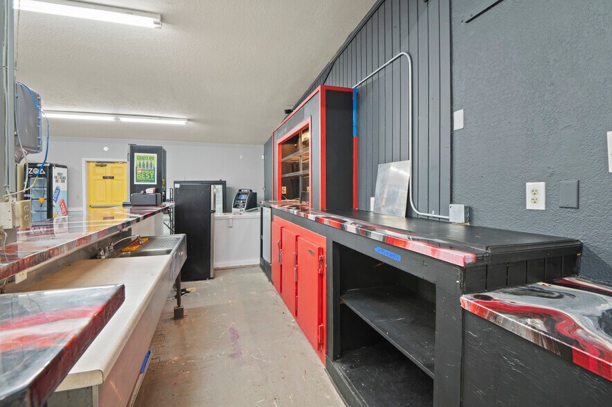 More Photos Of 2810 E Spencer Lake Rd, Shelton General Retail For Sale