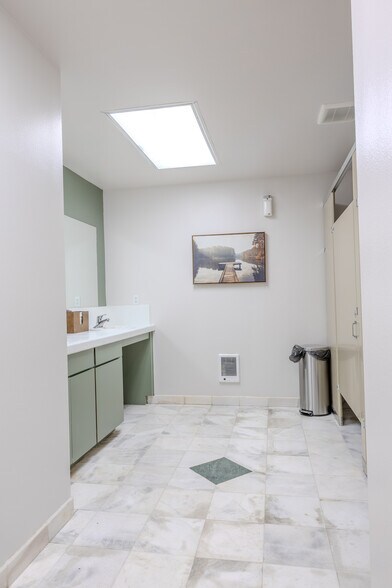 More Photos Of 20055 SW Pacific Hwy, Sherwood Office For Lease