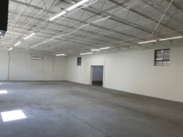 More Photos Of 158 Oak St, Avondale Estates Warehouse For Lease