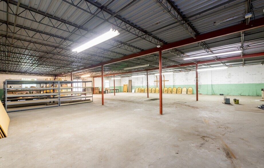 More Photos Of 927 E Madison St, Louisville Warehouse For Sale