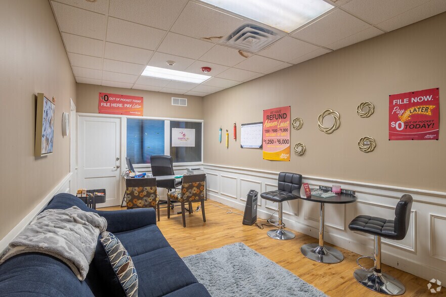 More Photos Of 31-33 W Loockerman St, Dover Office For Sale