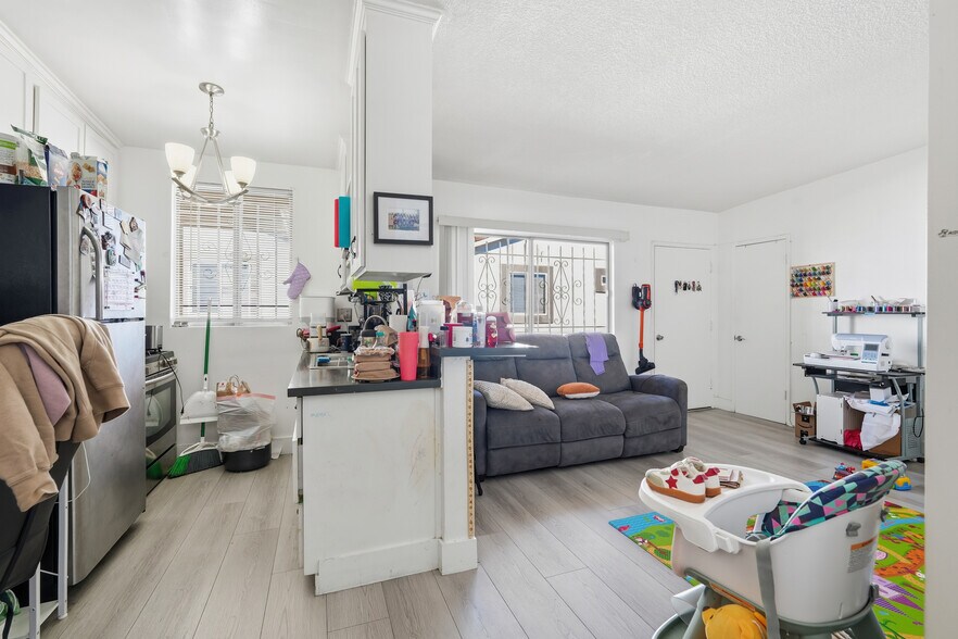 More Photos Of 1207 S Catalina St, Los Angeles Apartments For Sale