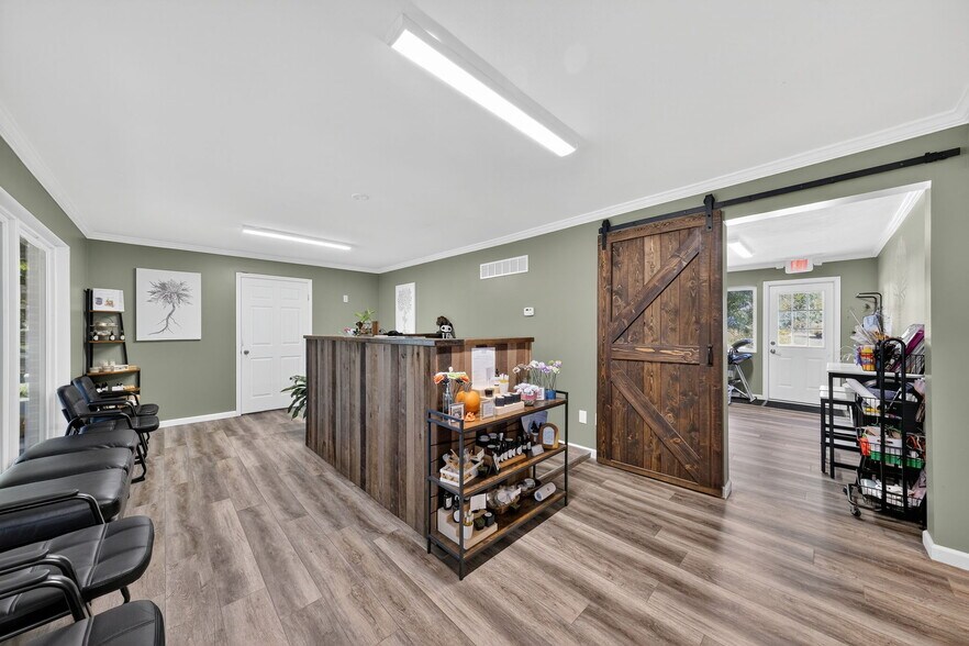 More Photos Of 302 S Lincoln Dr, Troy Office For Sale