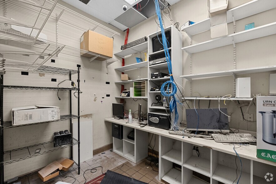 More Photos Of 2200 N Westmoreland St, Arlington Multifamily For Sale