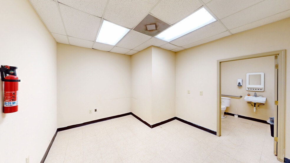 More Photos Of 121 Holt Industrial Cir, Acworth Warehouse For Sale