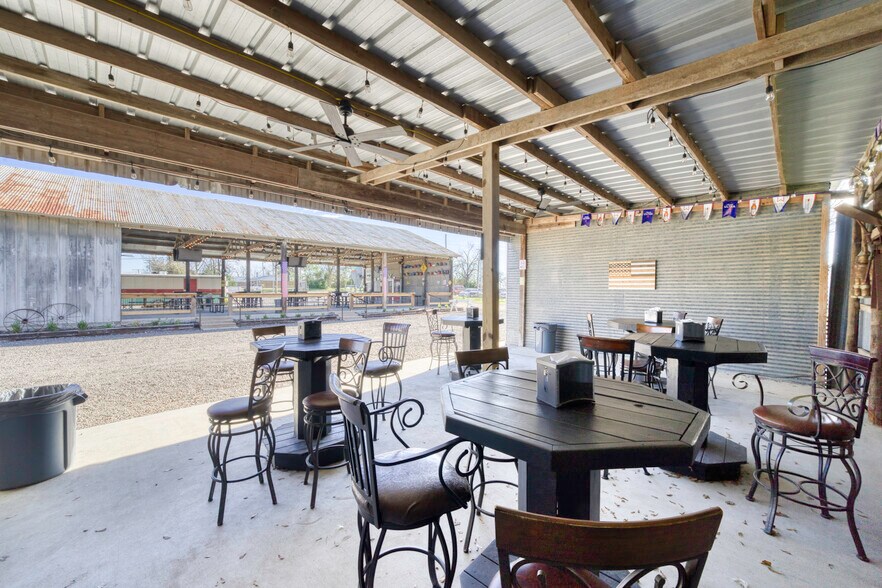 More Photos Of 710 S May St, Madisonville General Retail For Sale