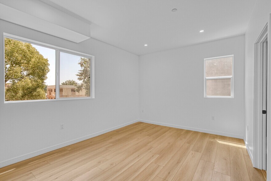 More Photos Of 10826 Hesby St, North Hollywood Apartments For Sale