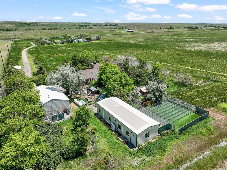 Primary Photo Of 1335 S Kio St, Watkins Veterinarian Kennel For Sale
