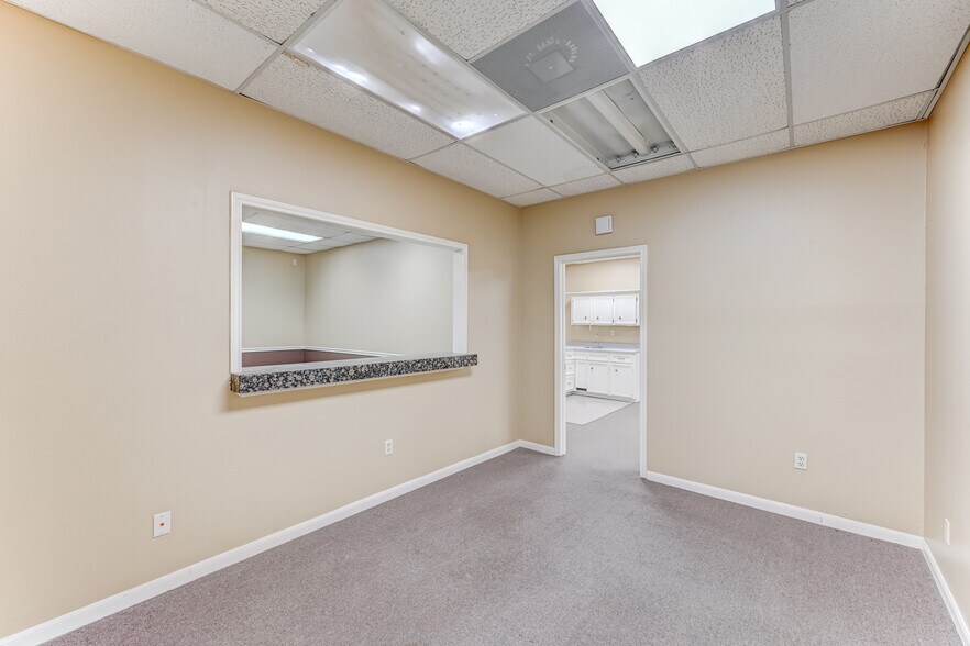 More Photos Of 14741 Pebble Bend Dr, Houston Loft Creative Space For Lease