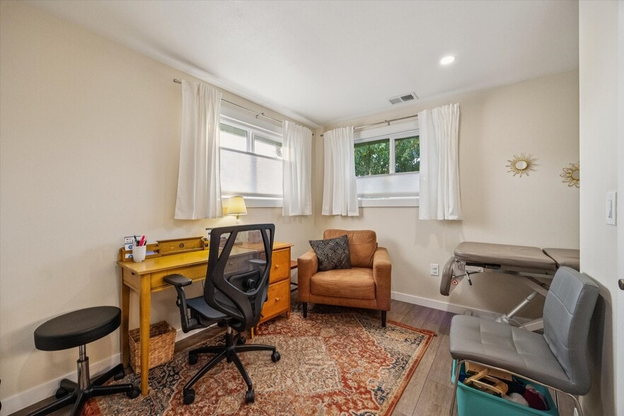 More Photos Of 615 SE 1st Ave, Canby Office For Sale