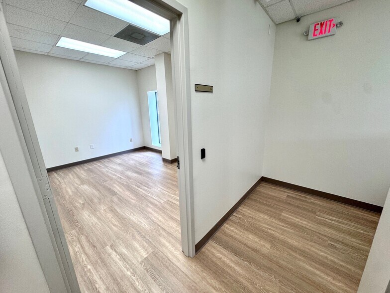 More Photos Of 2230 Pansy St, Pasadena Flex For Lease