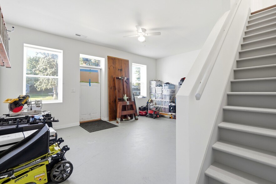 More Photos Of 111 W Hazel St, Albion Light Manufacturing For Sale
