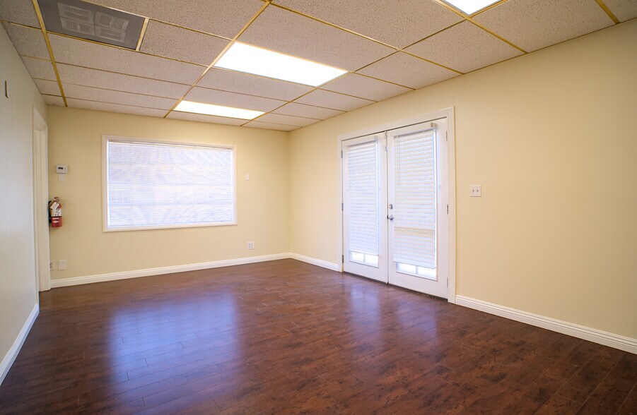 More Photos Of 300 N Tustin Ave, Santa Ana Office For Lease