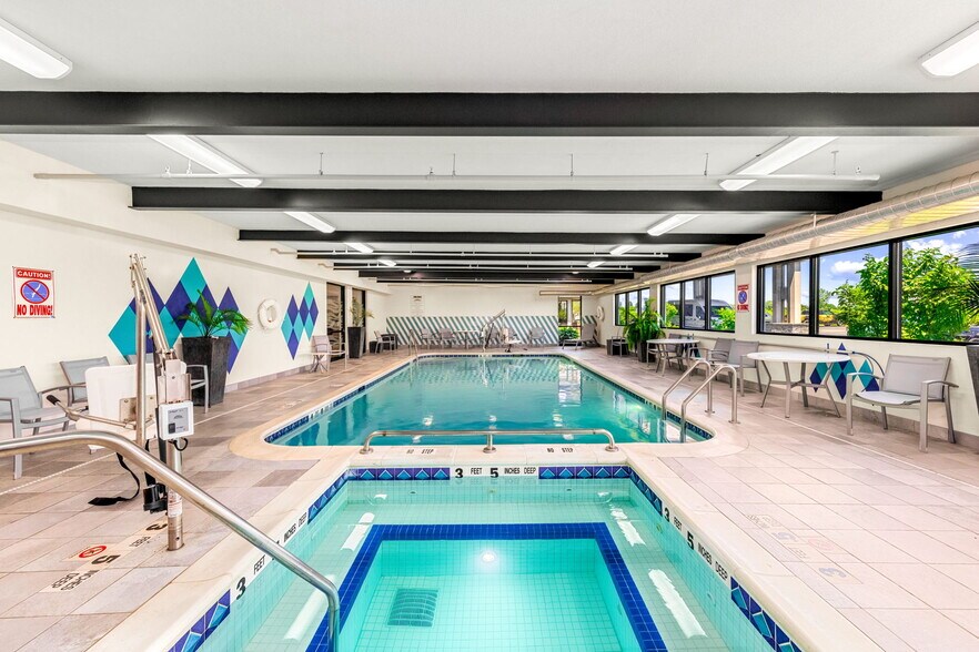 More Photos Of 400 7th North St, Liverpool Hotel For Sale