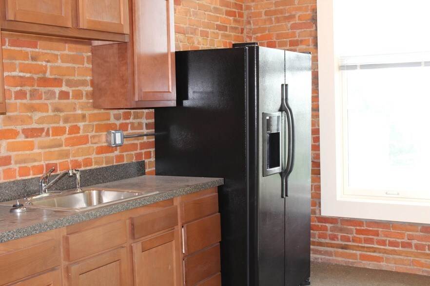 More Photos Of 807-813 N Salina St, Syracuse Storefront Retail Residential For Lease