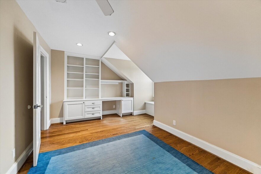More Photos Of 1330 Des Jardines St, Houston Office Residential For Sale