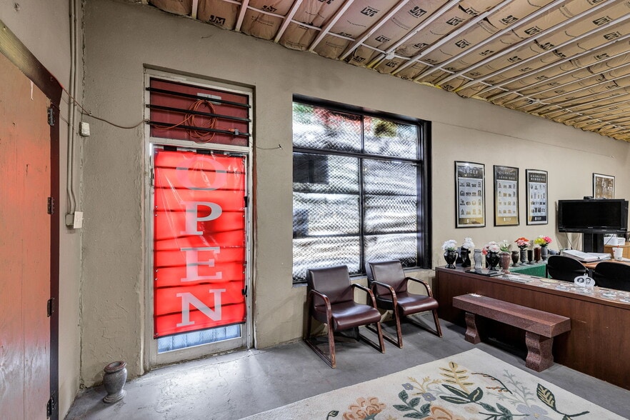 More Photos Of 1359 Kirk Pl, San Antonio Freestanding For Sale