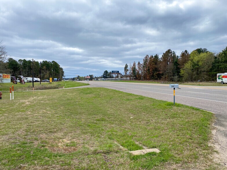 More Photos Of 19470 US Highway 69 N, Lindale Flex For Lease