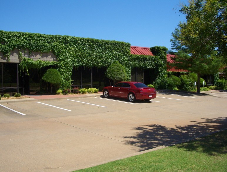 More Photos Of 7700 N Hudson Ave, Oklahoma City Light Manufacturing For Lease