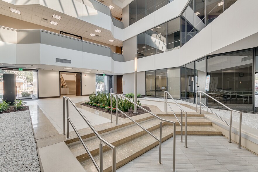 More Photos Of 800 E Campbell Rd, Richardson Office For Lease