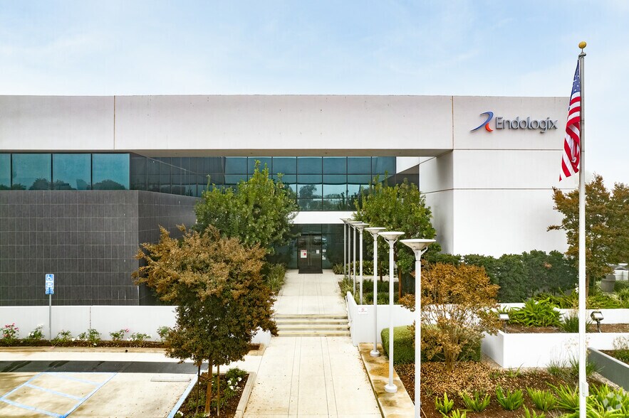 More Photos Of 2 Musick, Irvine Light Manufacturing For Lease