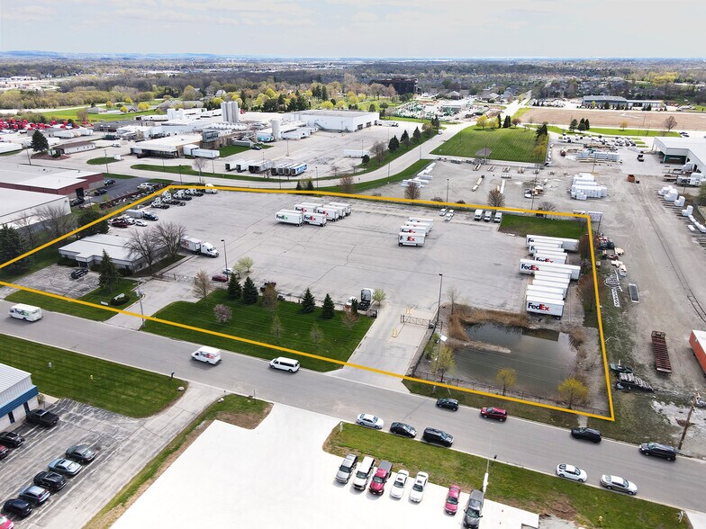 More Photos Of 1135 Contract Dr, Green Bay Truck Terminal For Lease